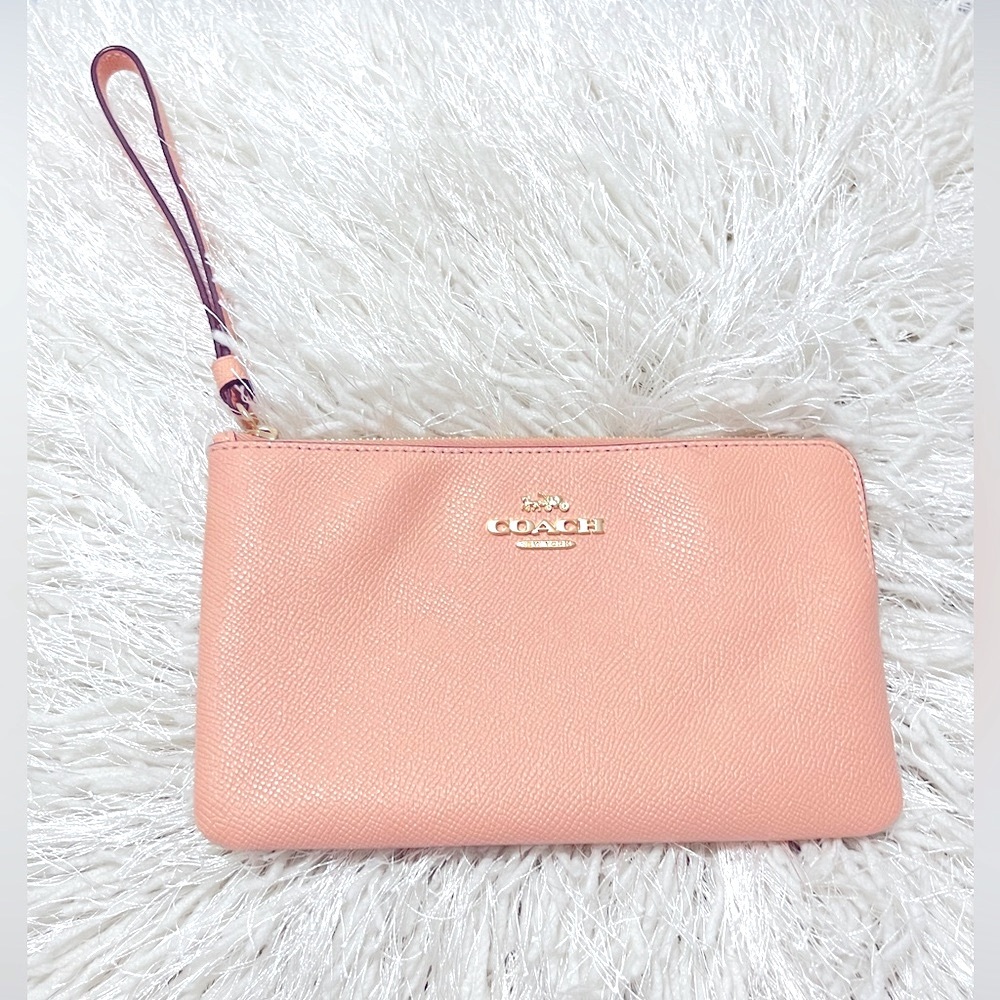 COACH LARGE CORNER ZIP WRISTLET FADED BLUSH